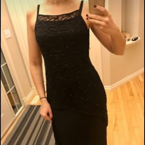 Black dress with beaded veil - Picture 3 of 3